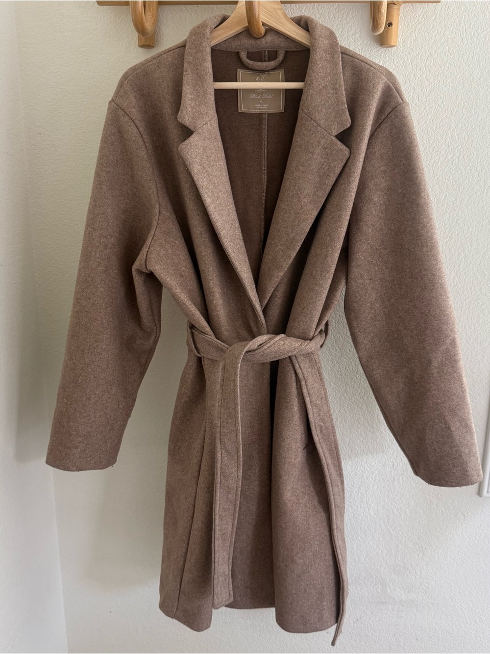 Neutral Minimalist Quiet Luxury Clean Girl tan wool like trench coat size XL